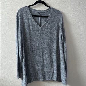 Lane Bryant Heather Gray Long Sleeve V-Neck Top